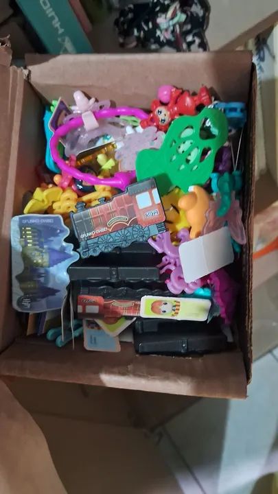 Brinquedos Kinder Joy/kinder ovo