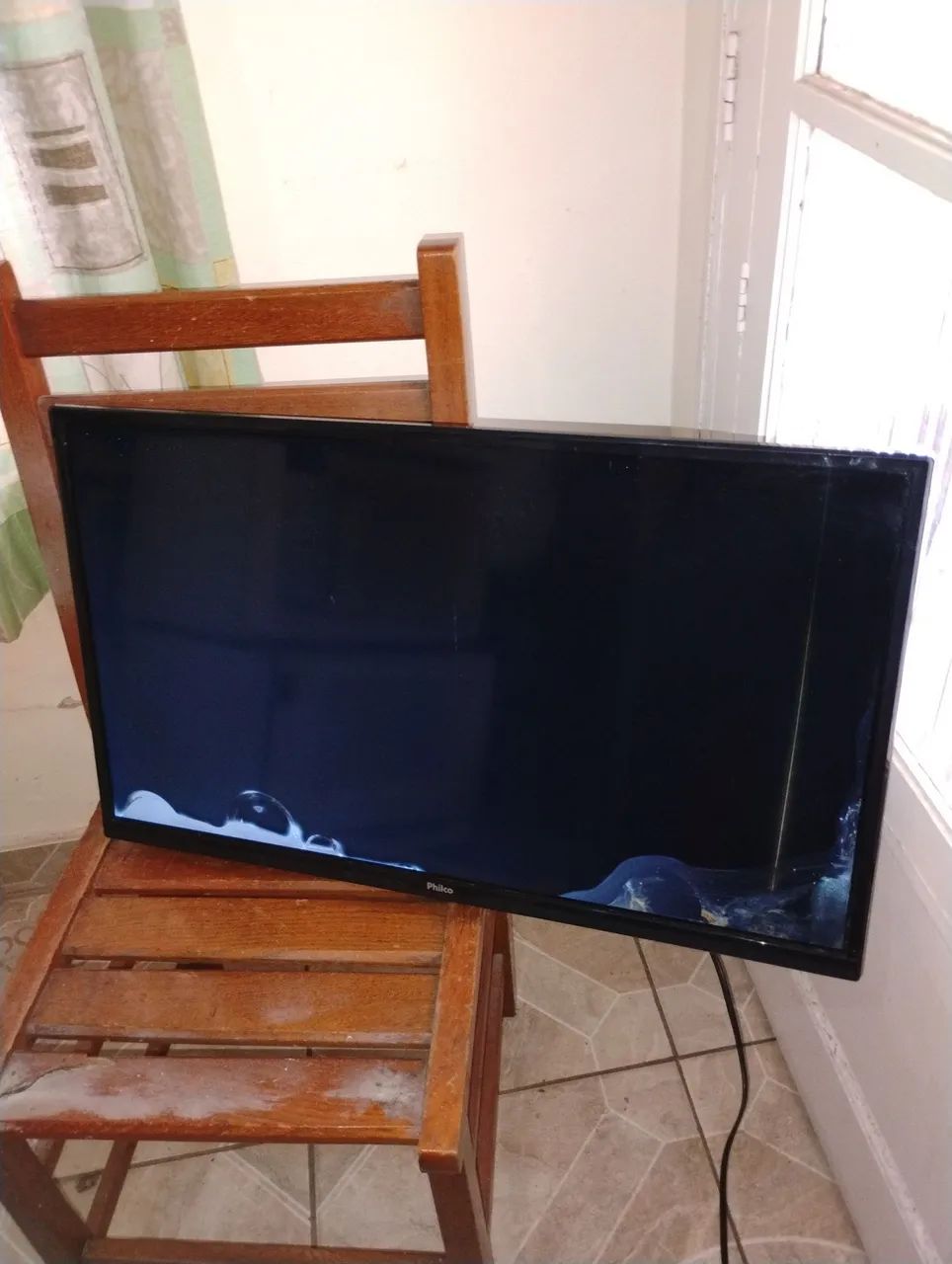 TV Philco LED 32 Polegadas Modelo PTV32G50D com tela danificada