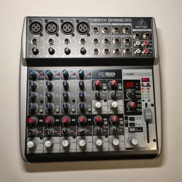 Mesa De Som Behringer Xenyx Qx1202usb 127v