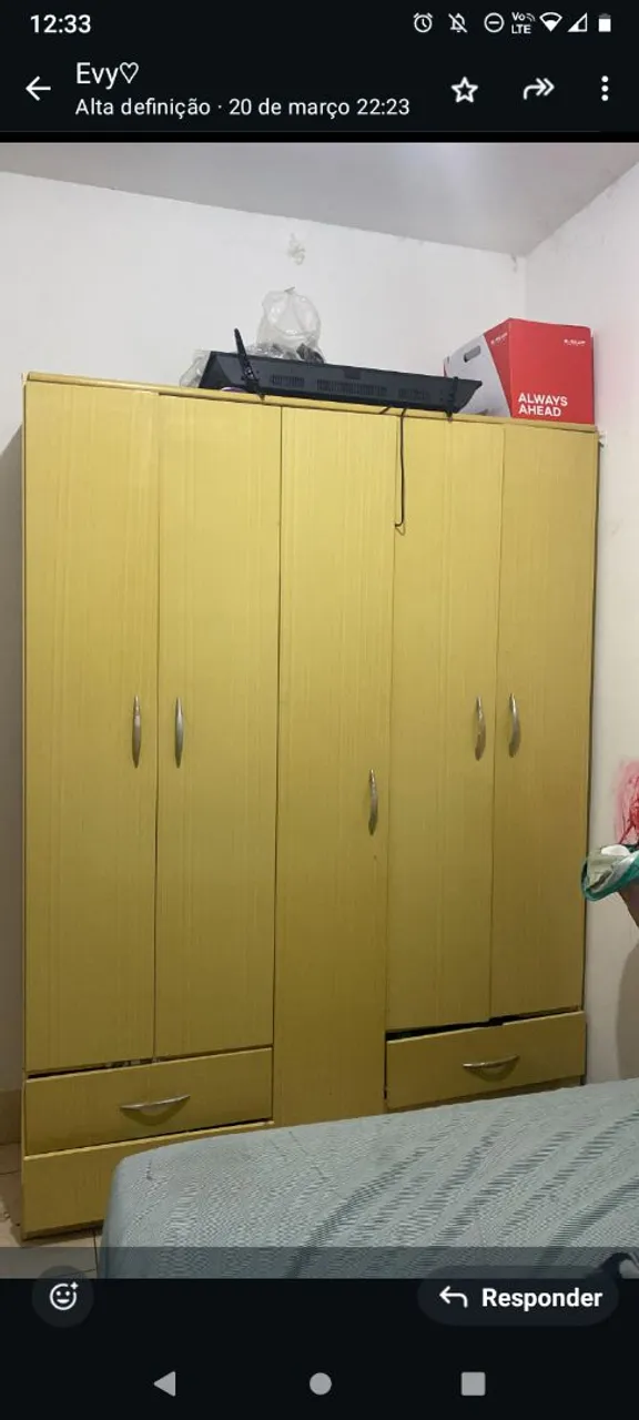 Guarda-Roupa Amarelo com 6 Portas