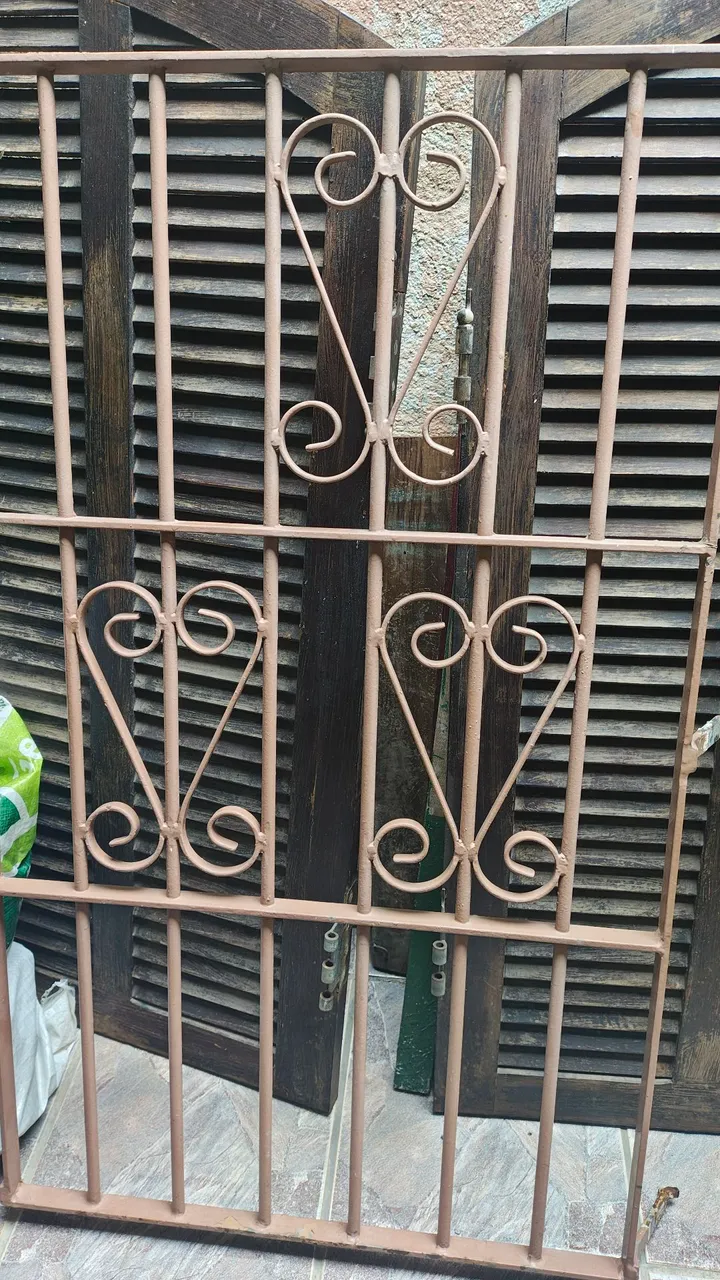 Grade para janela de banheiro
