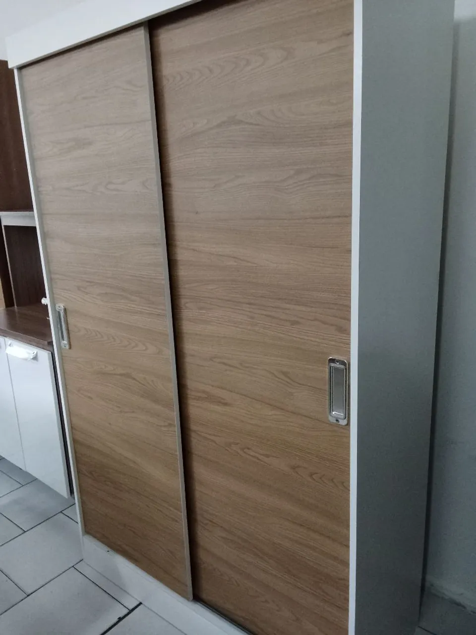 Guarda-Roupa com Portas de Correr