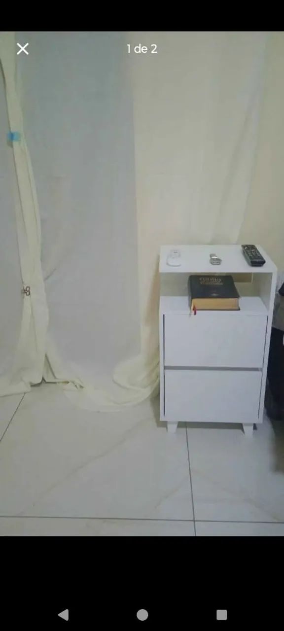 Gaveteiro branco de 2 gavetas