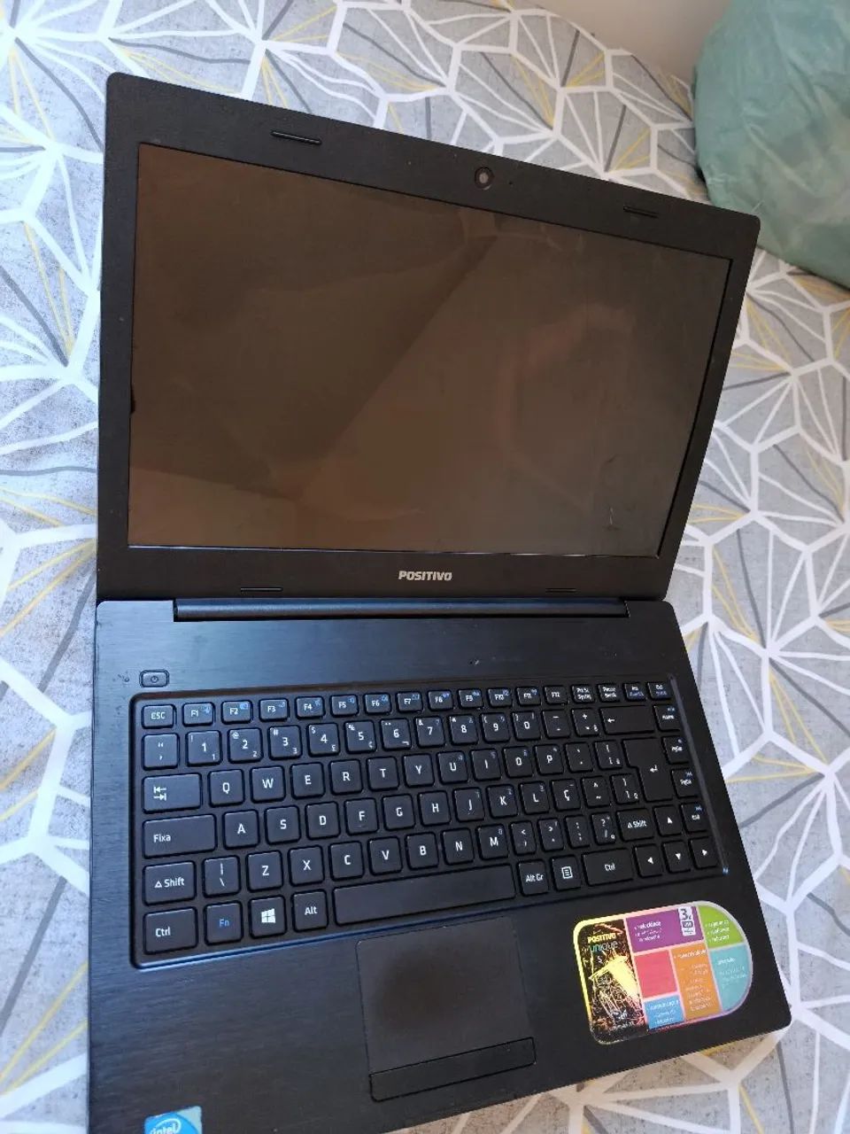 Vende-se notebook Positivo (tela com defeito) 