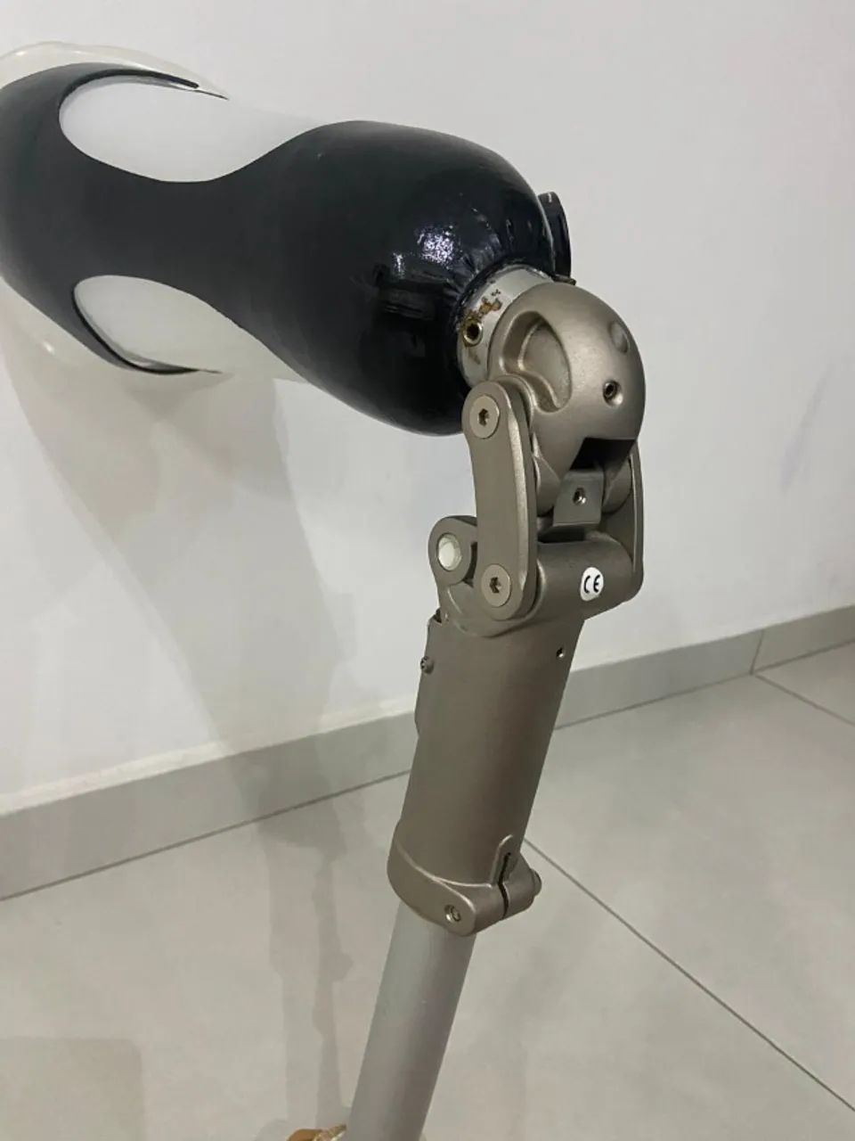 Prótese perna direita nova joelho articulado completa  - Foto 2