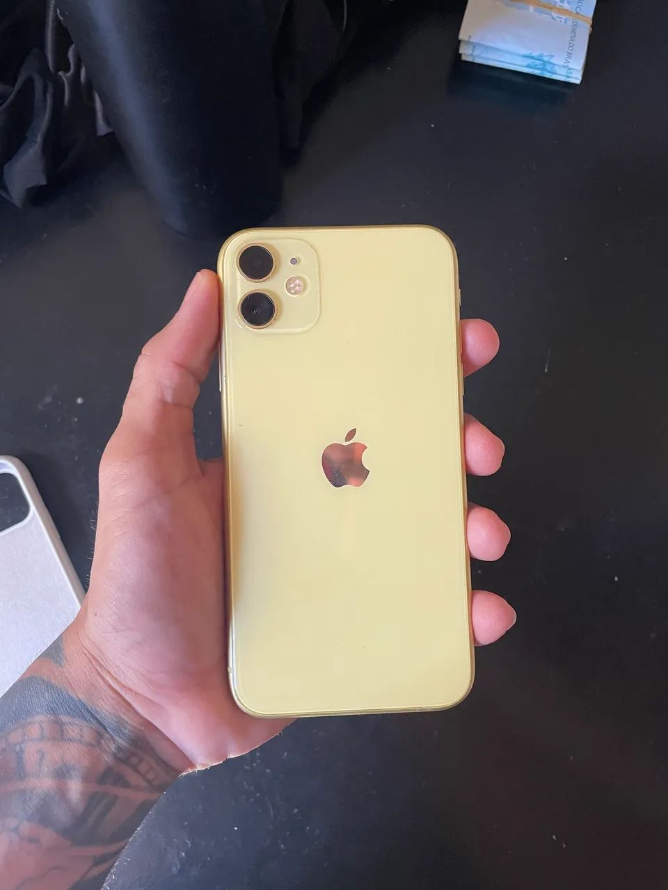 iPhone 11 Amarelo - Foto 2