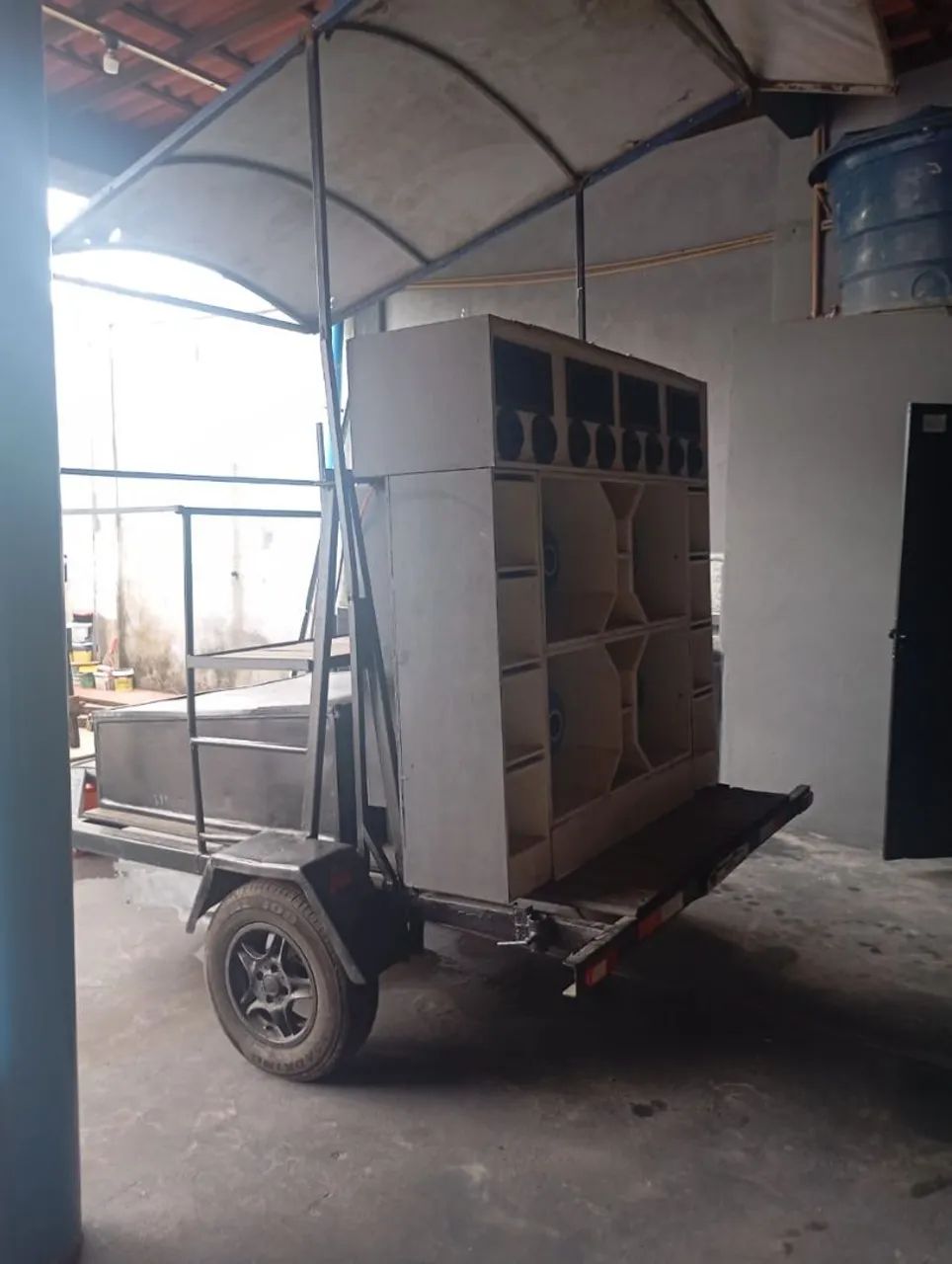 Vende-se essa carretinha de som, funcionando perfeitamente.  - Foto 5