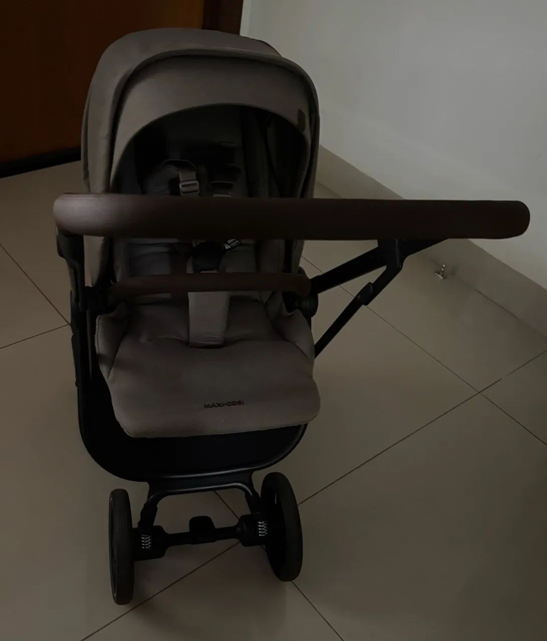 Carrinho e Moisés maxi cosi Leona 2