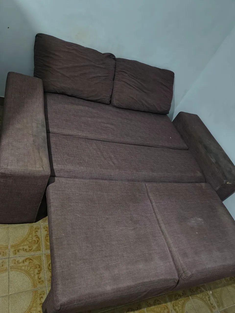 Vendo sofá cama com algumas marquinhas de uso  - Foto 3