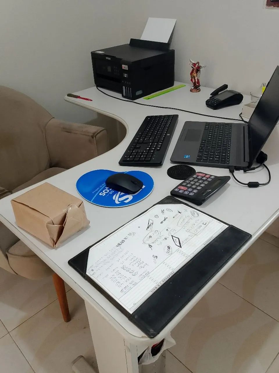 Mesa em L em ótimo estado - Foto 2