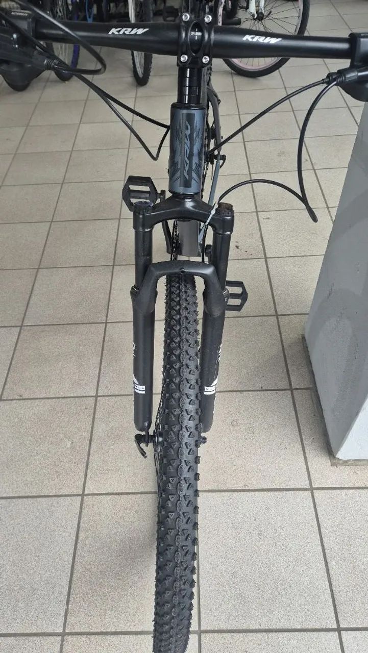 Bicicleta KRW aro 29 com freio hidráulico e 27 marchas - Foto 4