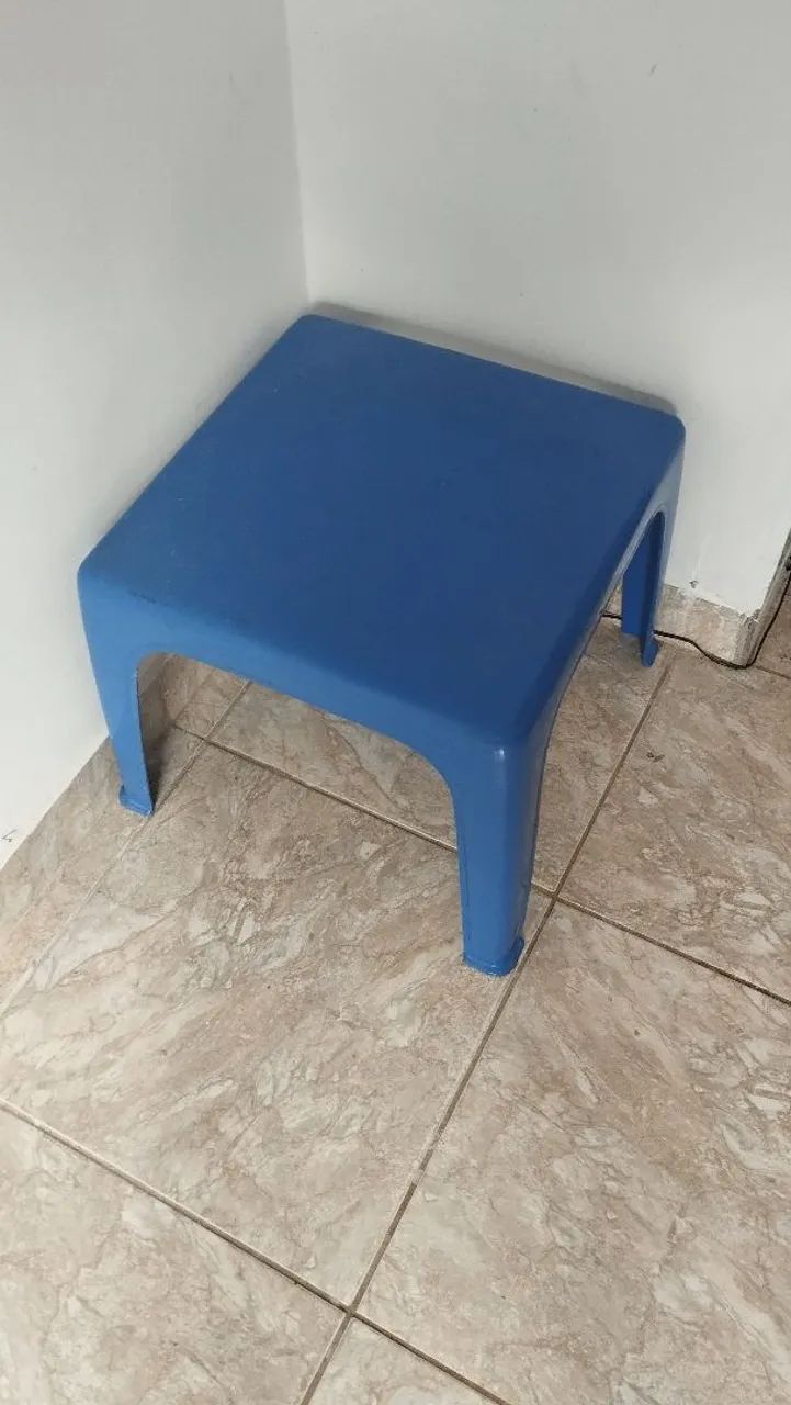 Mesa plástica para estudo infantil 45X45 