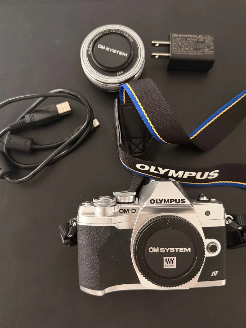 GoPro Hero 8 Black + Acessórios (2 Baterias + Carregador + Tripé+ GoPro Hero 8 Black + Acessórios (2 Baterias + Carregador + Tripé+