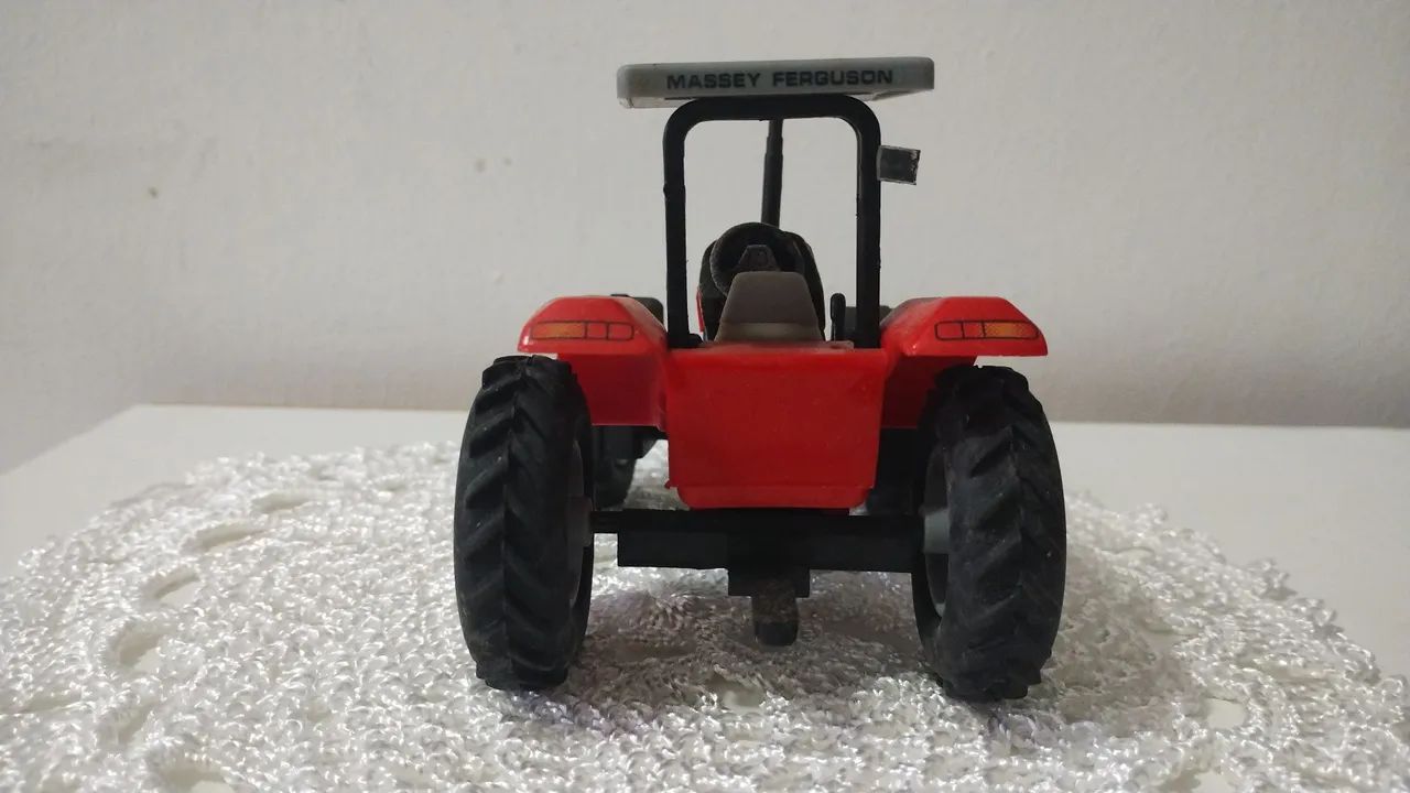 Miniatura de trator  - Foto 3