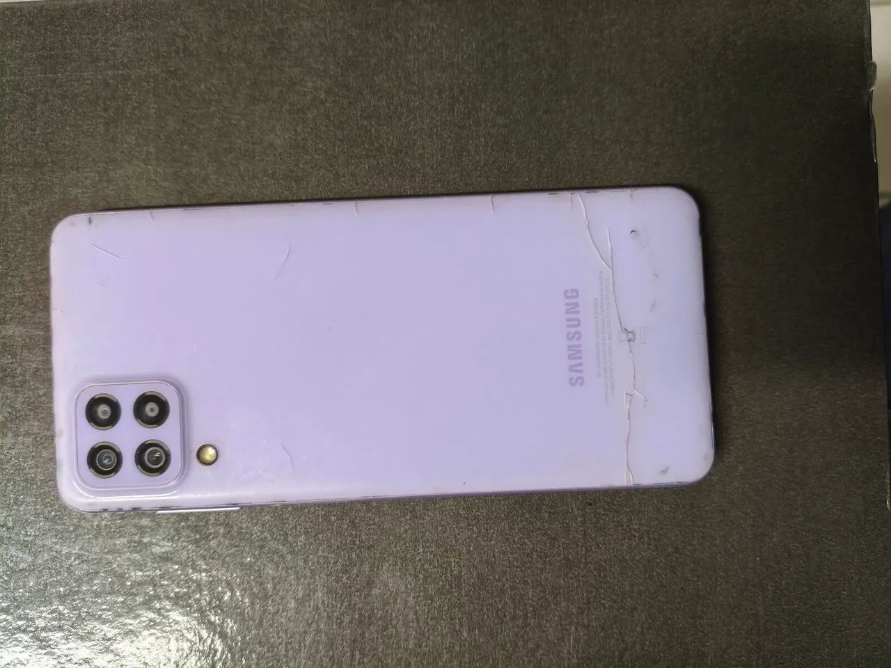 Vendo celular a22. 4 de ram e 128 Gb. Vai com carregador e a caixa dele.
