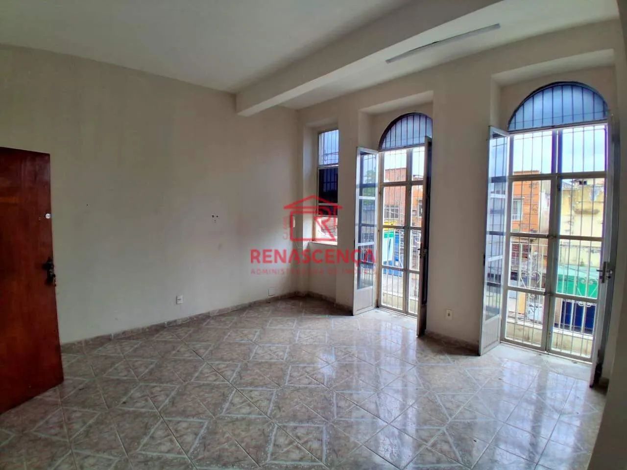 Sala Comercial na Rua Vinte e Quatro de Maio.