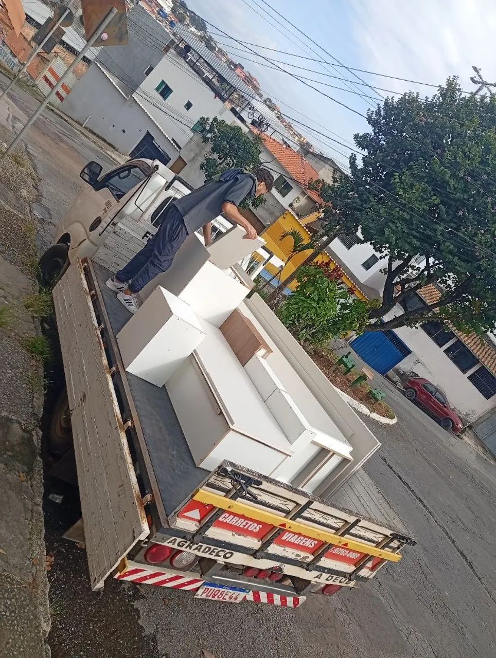 Fretes e viagens municipais e estaduais.