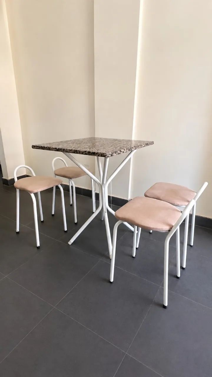 Conjunto Mesa + 4 Cadeiras - Foto 2
