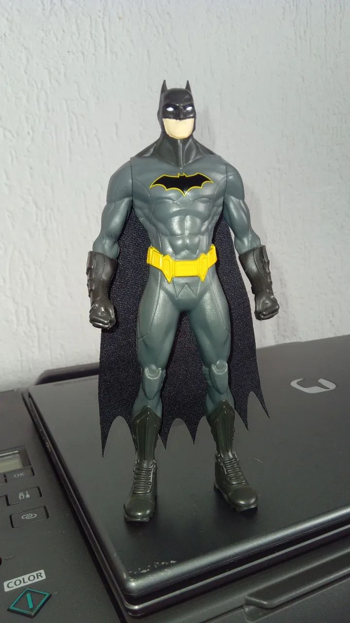 Batman Uniforme Clássico 16cm - Foto 4