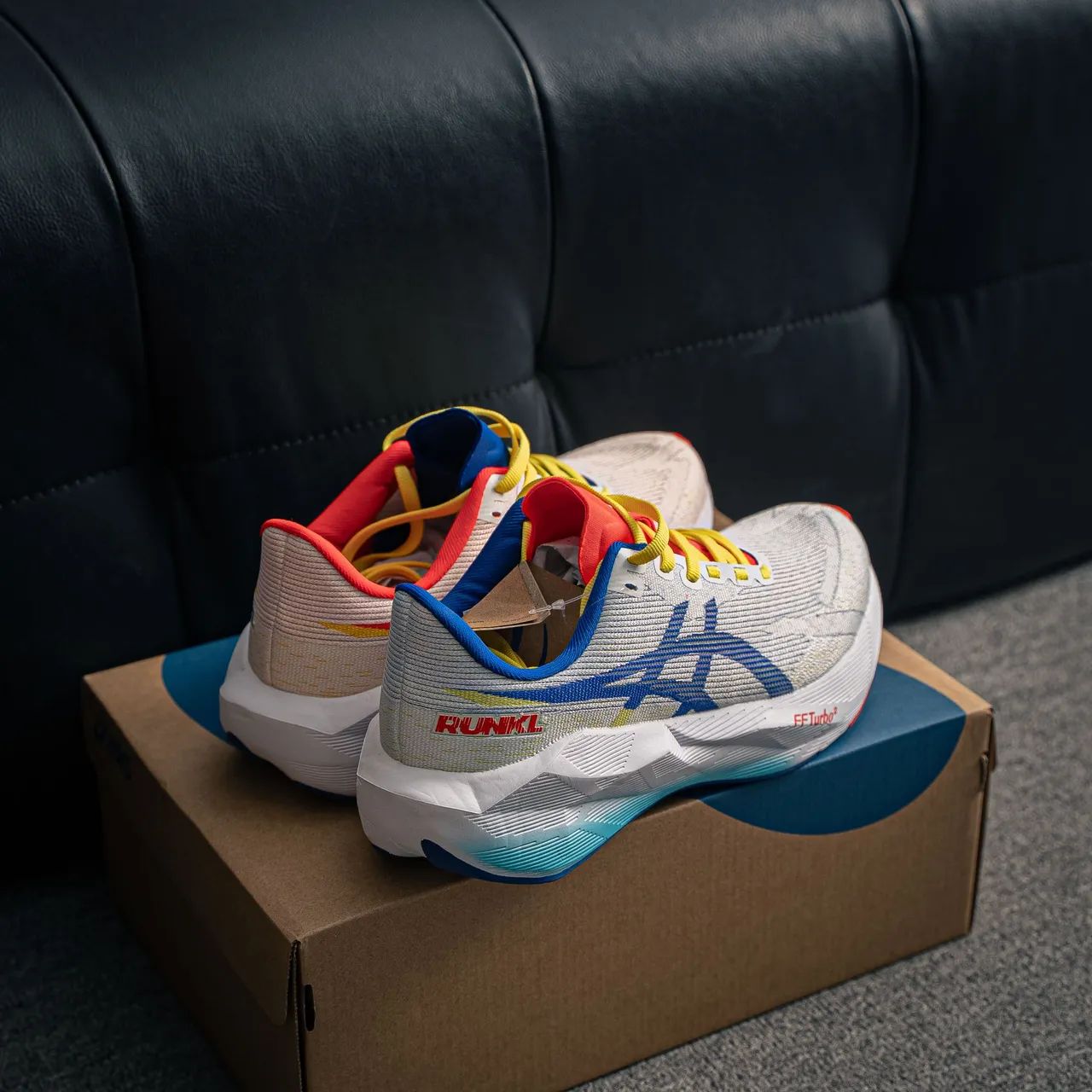 Tênis Asics Novablast 6 - Foto 2