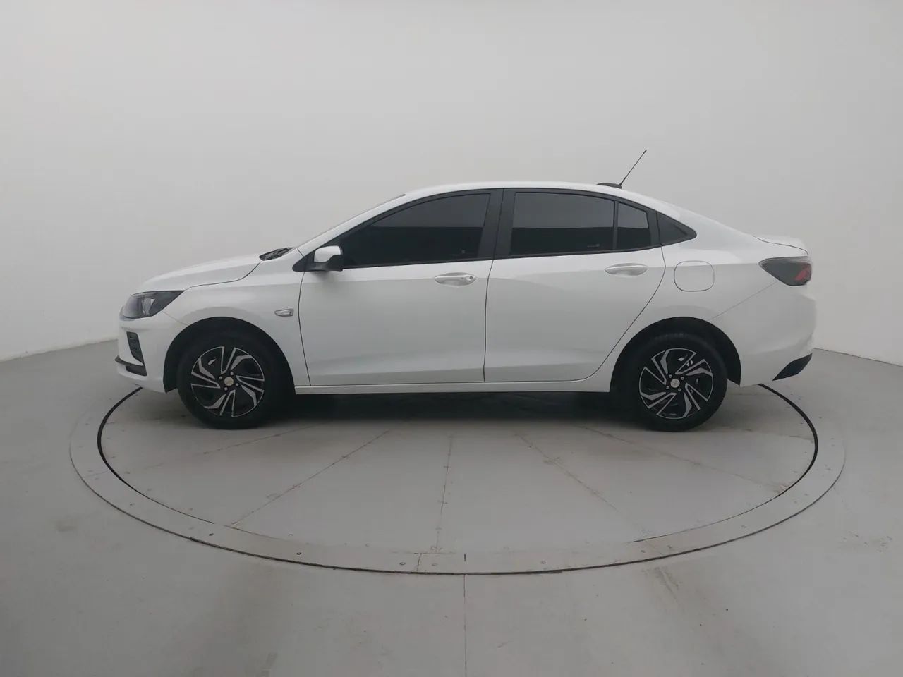 Chevrolet Onix Activ 1.4 8V Flex Aut. 4P, foto 2 de 18