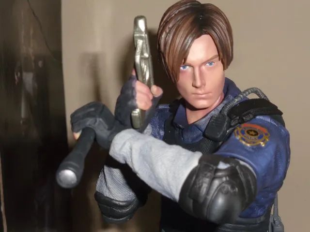 Boneco Action Figure Leon Scoot Kennedy Resident Evil - Foto 2