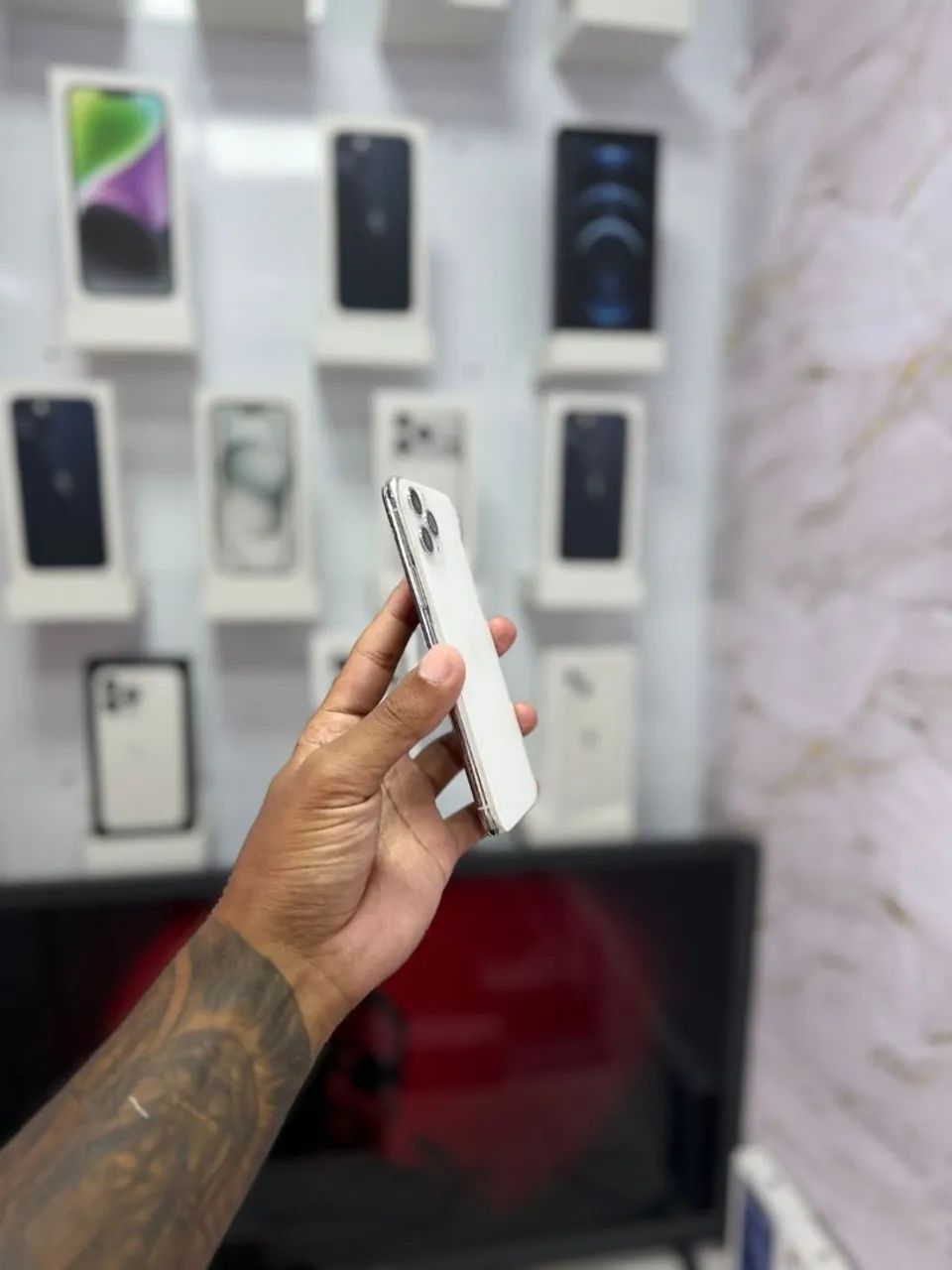 IPHONE 11 PRO 64GB BRANCO<br>R$ 1.599,00 TOP - Foto 2