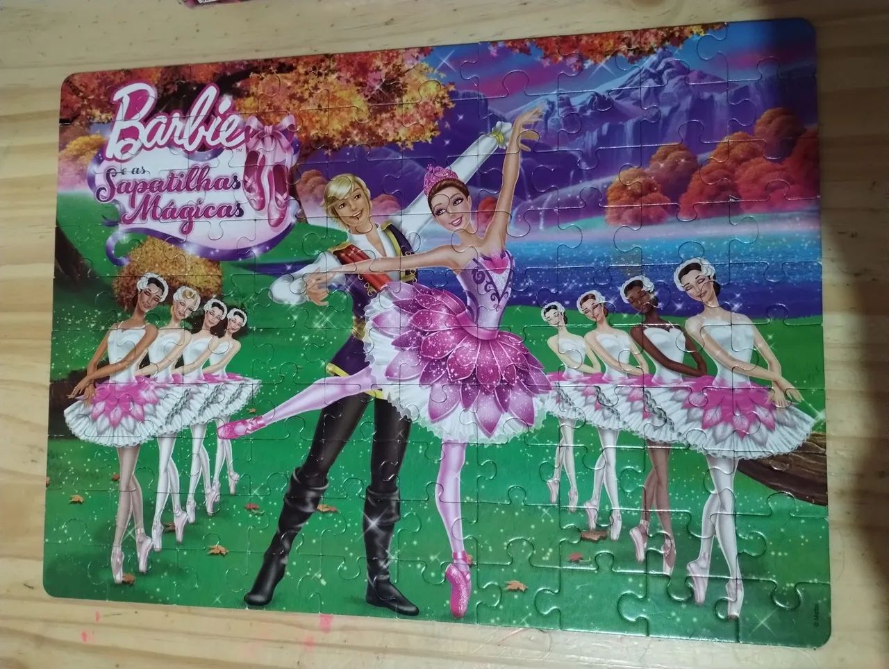 Quebra cabeça 100 peças, Barbie e as sapatilhas mágicas  - Foto 2