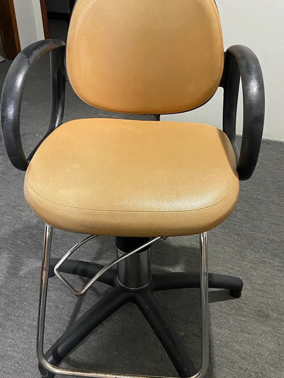 Cadeira de barbearia hidráulica  - Foto 4