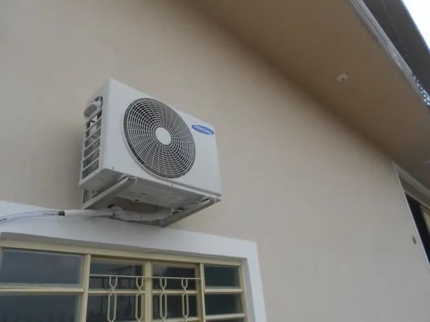 Instalação e limpeza de ar condicionado split. - Foto 2