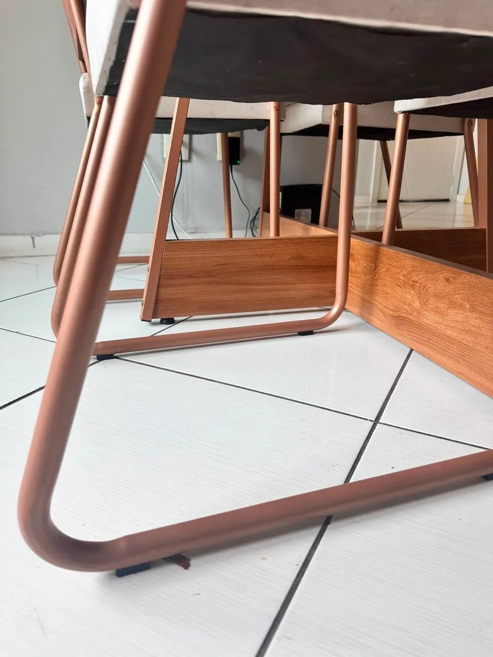 Mesa moderna com 6 cadeiras - Foto 3