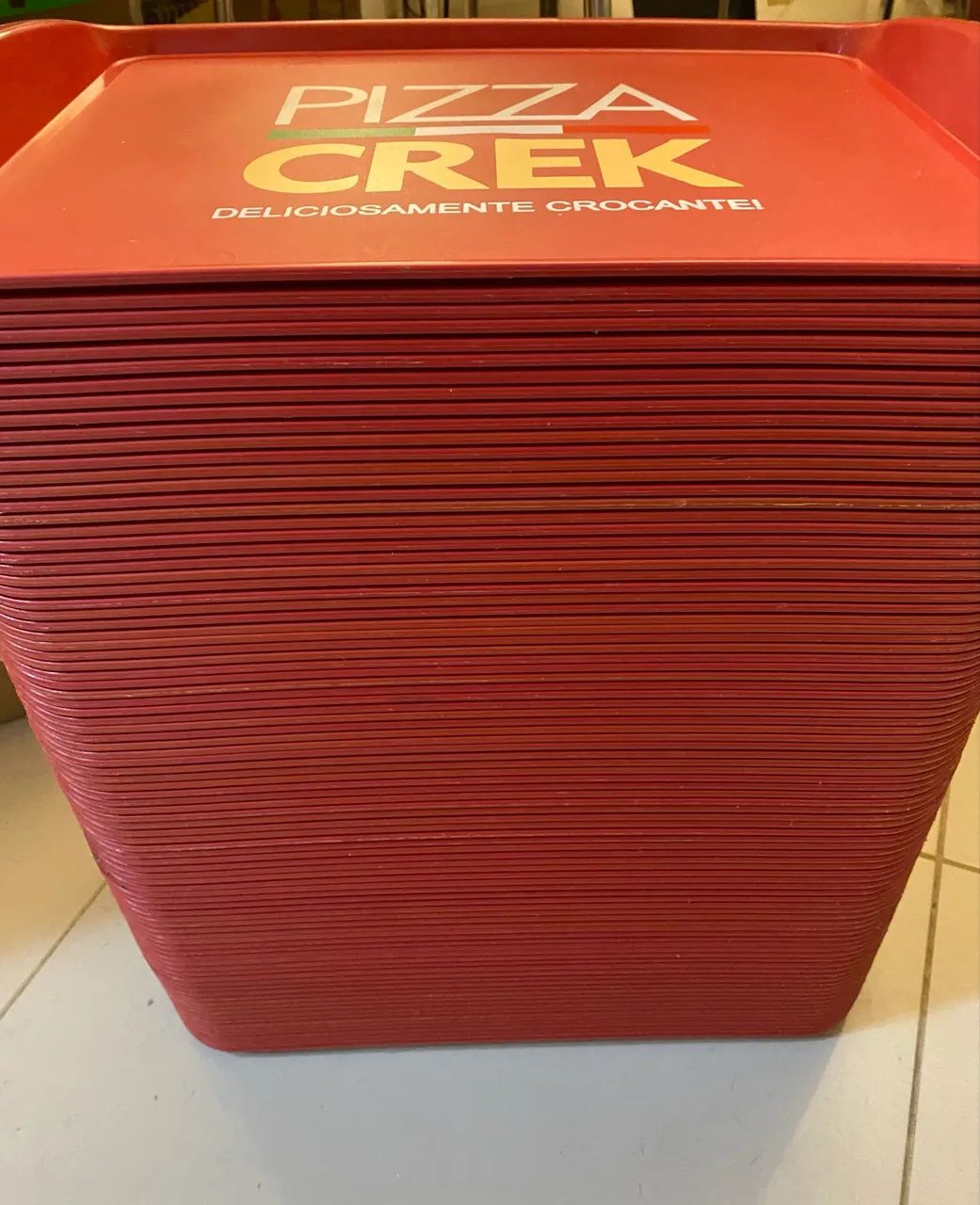24 Bandejas Fast Food com logo Pizza Crek impresso - Foto 2