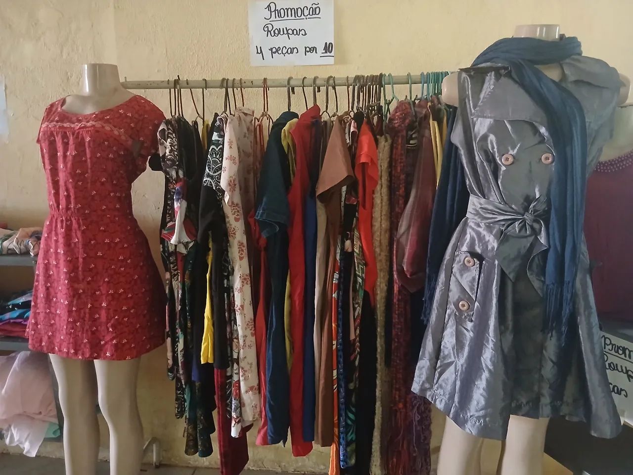 Promoção de cabides e roupas - Foto 4