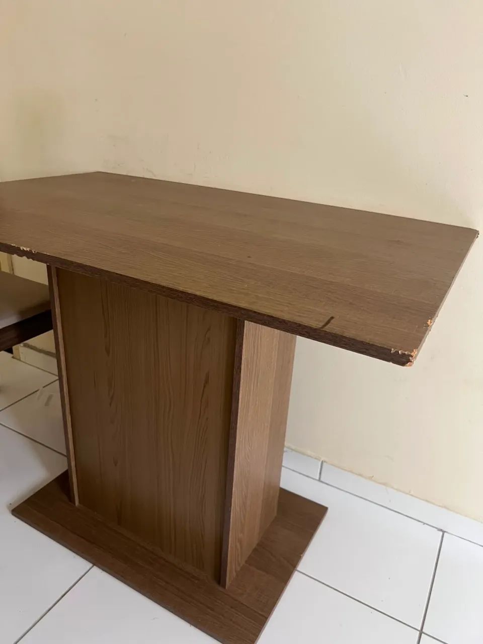 Mesa sem cadeiras 