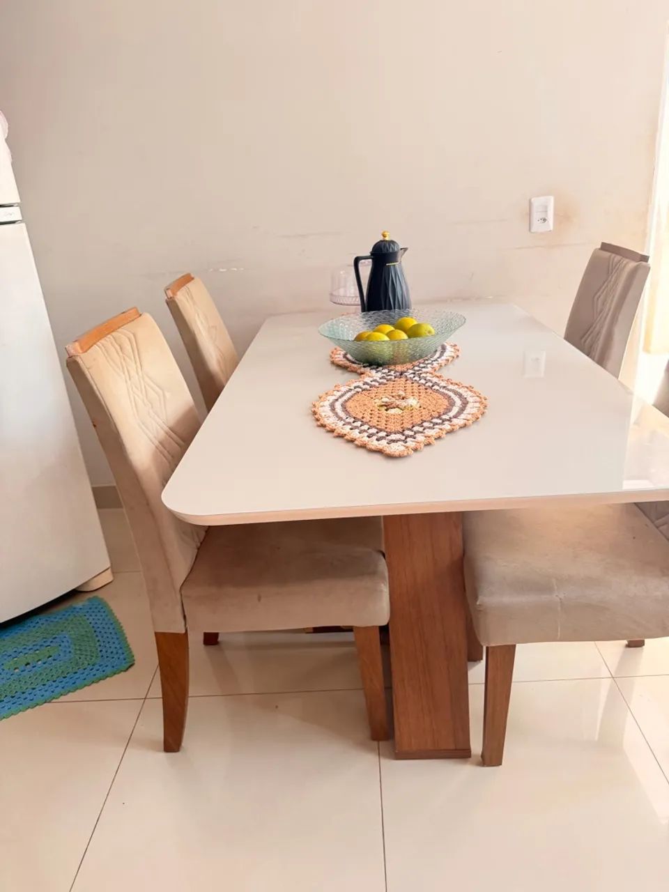 Mesa de jantar 6 lugares + 6 cadeiras - ótimo estado