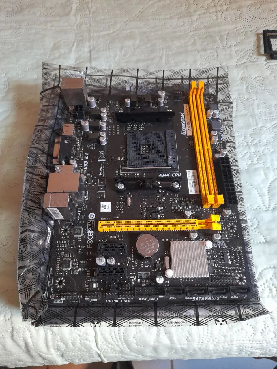 Placa-Mãe a320m (COM DEFEITO)