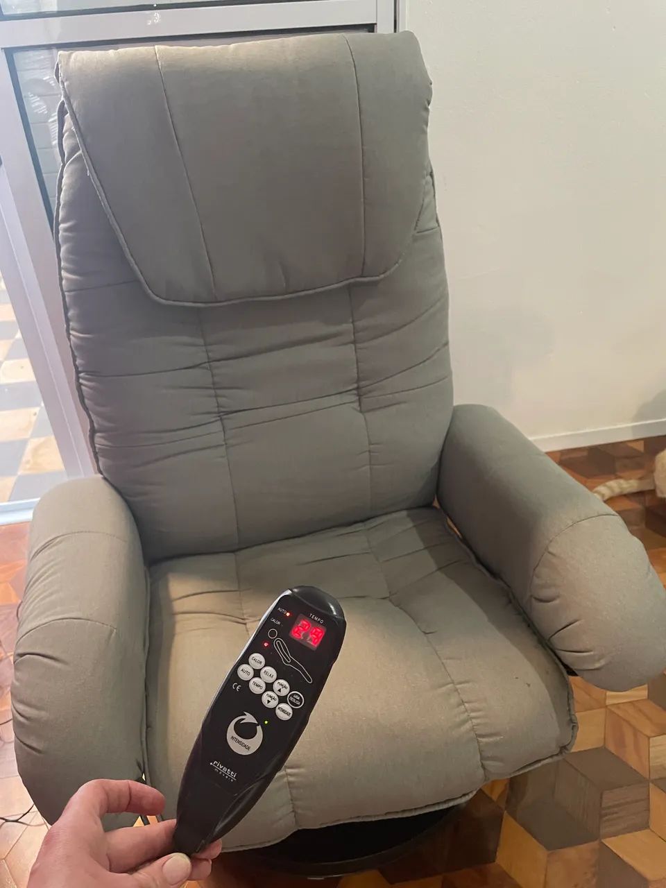 Duas poltronas reclináveis com massageador - Foto 3