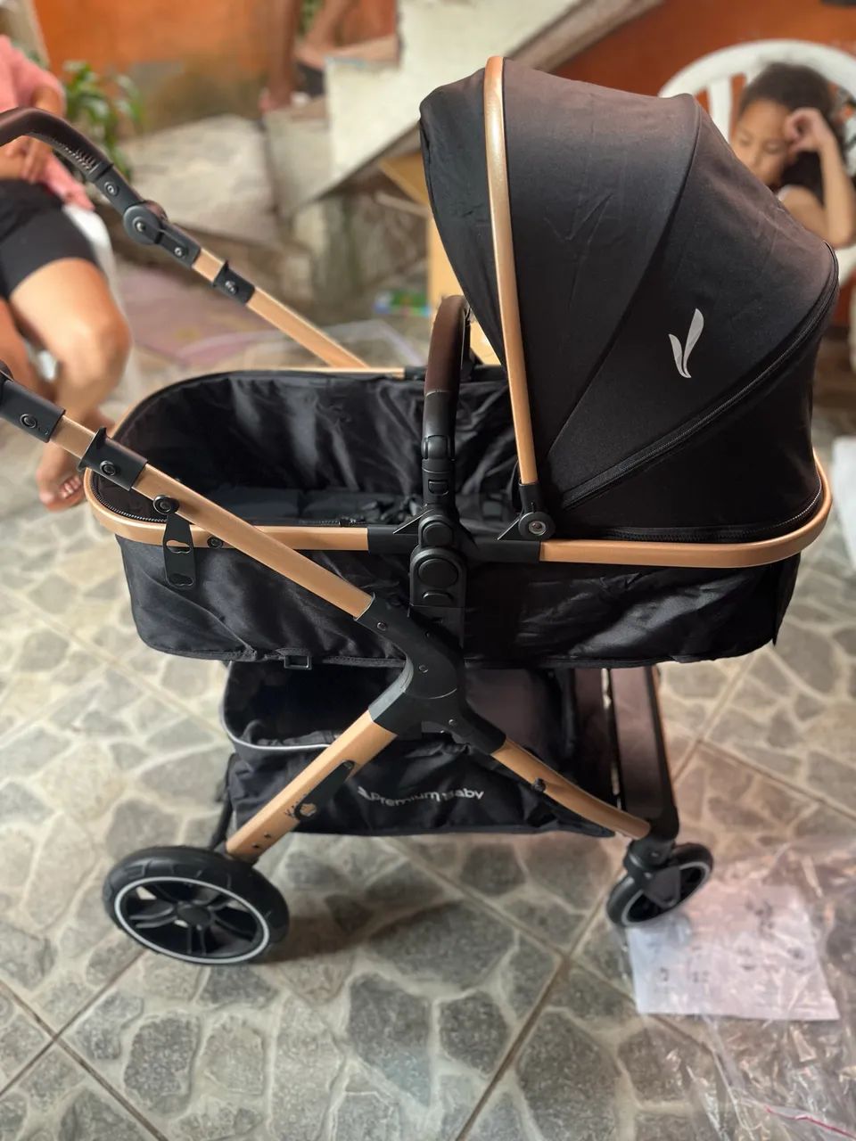 Vendo carrinho de bebê mais bebê conforto  - Foto 2