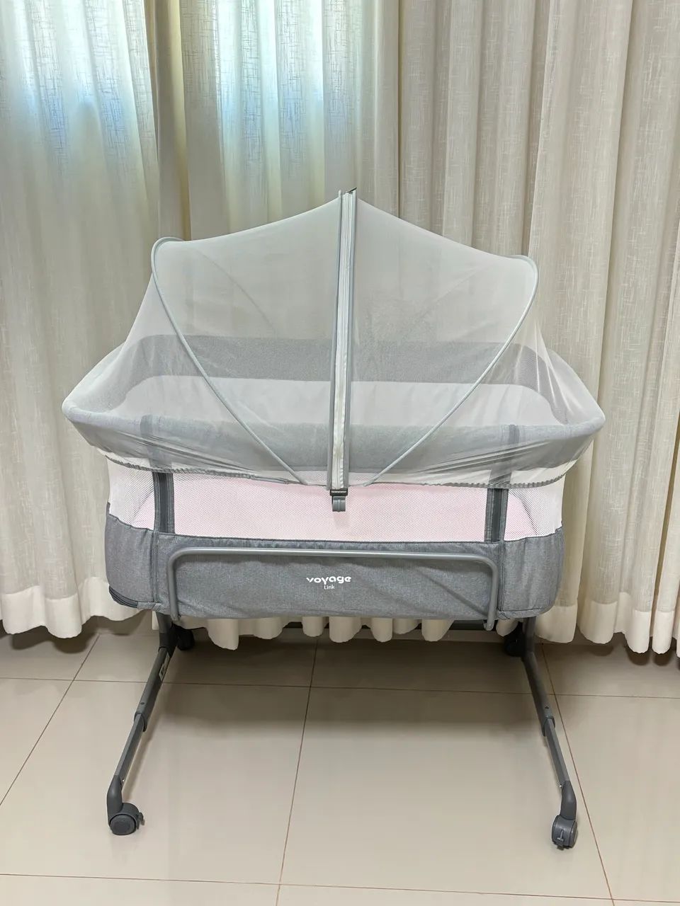 Berço Co-bed Voyage , acopla na cama . 
