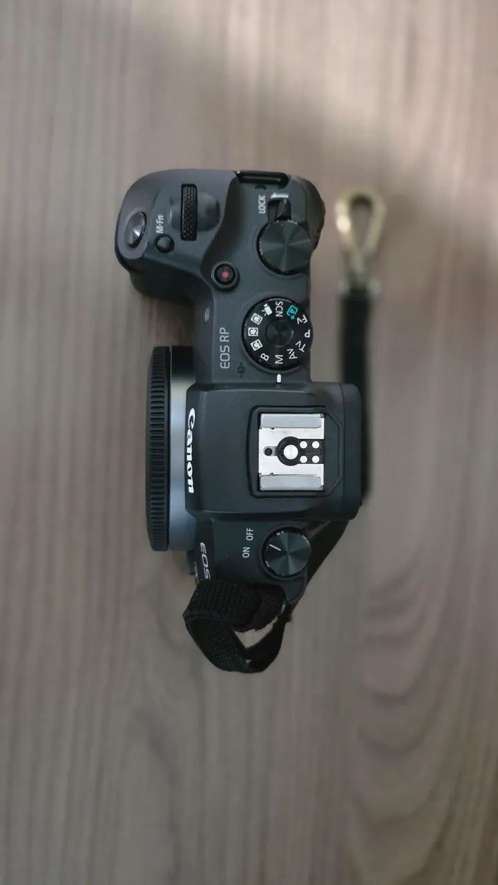 Canon EOS RP Full Frame - Câmera Impecável / Backup com Baixo Uso