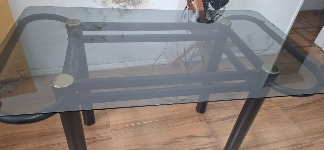 Vende-se mesa retangular de vidro com 4 cadeira floridas. - Foto 2