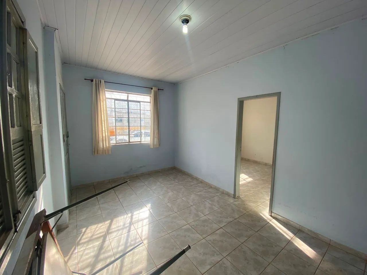 Vendo Casa Excelente local - 5 Quartos - Duas Vagas - Bairro Centenário  - Foto 3