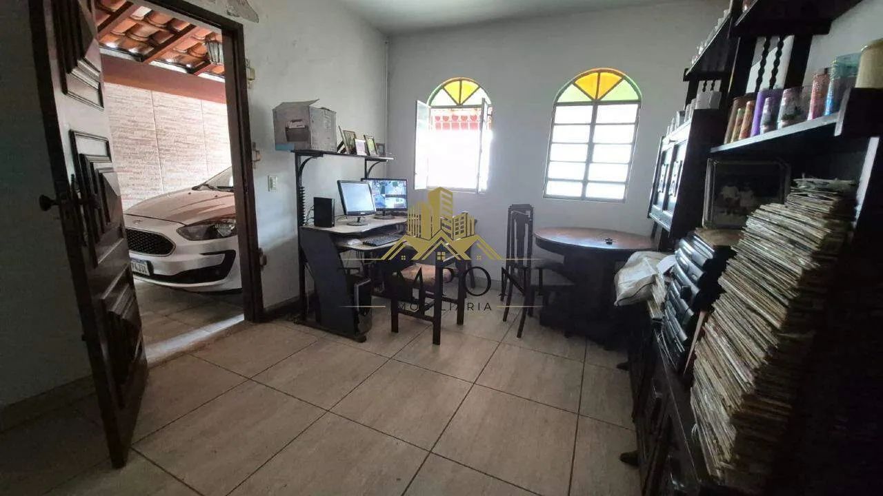 Excelente casa geminada, independente e com 3 quartos - Foto 2