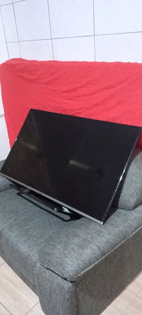 Vendo tv para retirada de peças 