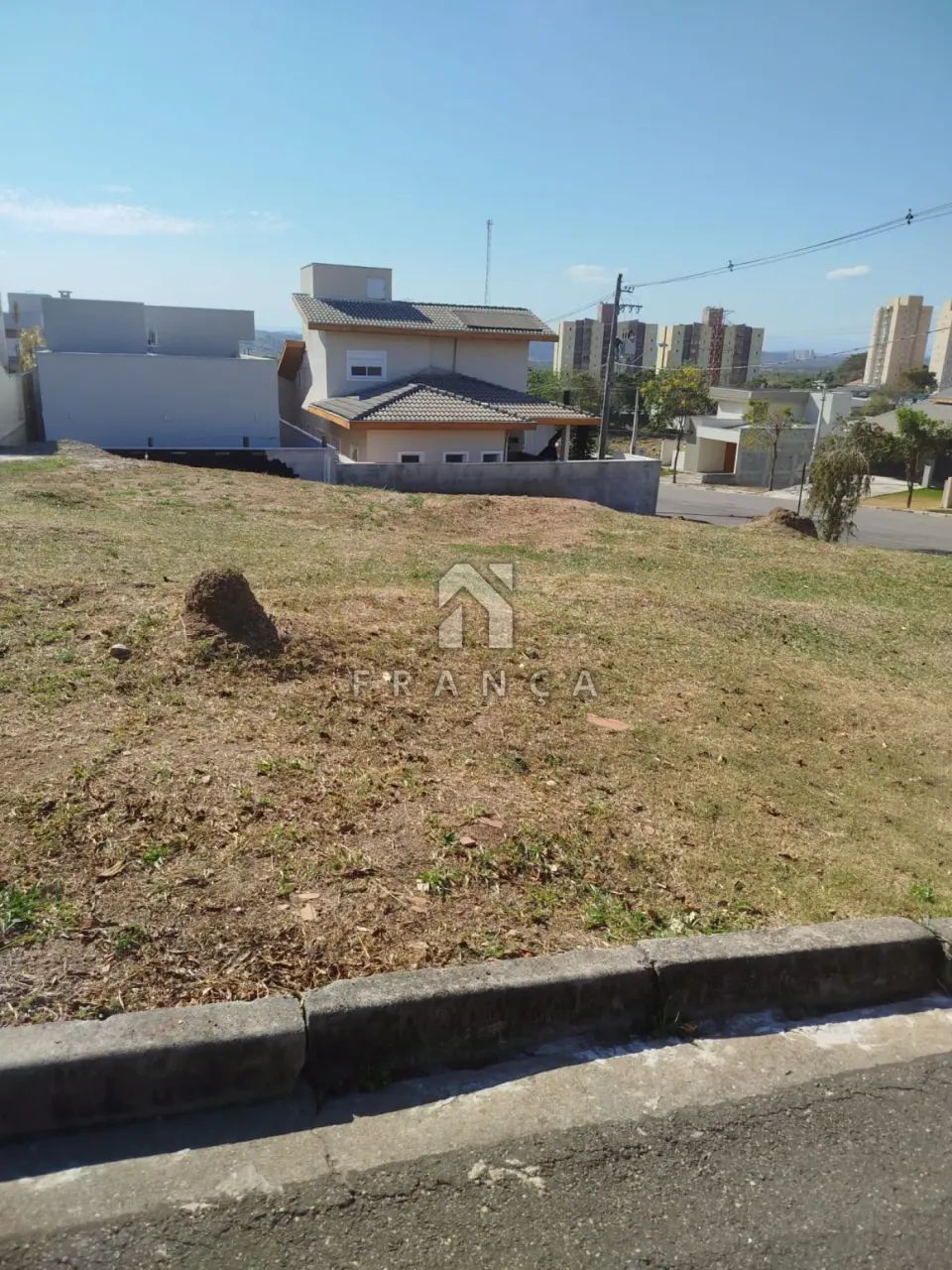 Terreno em condomínio fechado