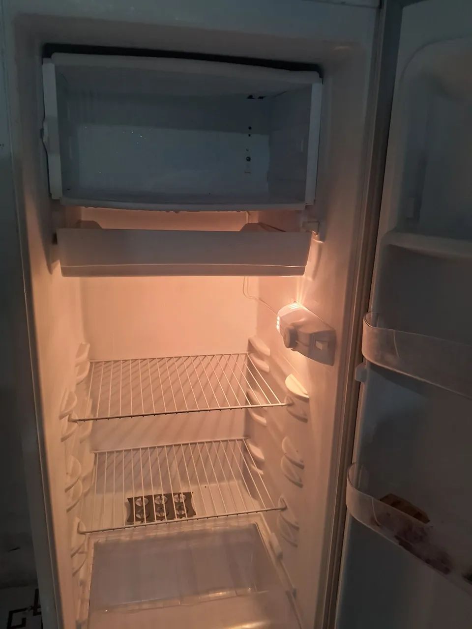 Vede se uma geladeira  600 - Foto 3