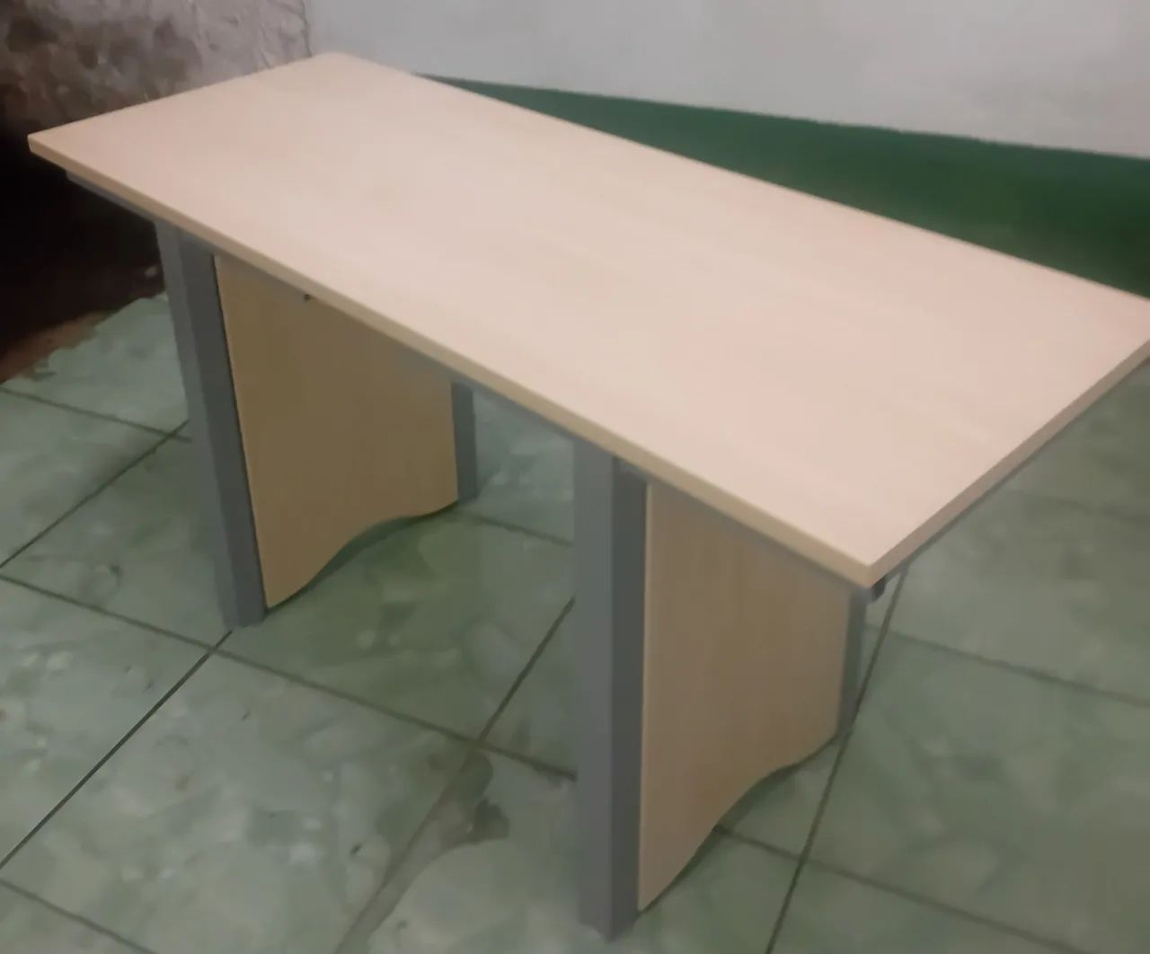Mesa retangular medindo 1,40cm x 0,58cm - Foto 3