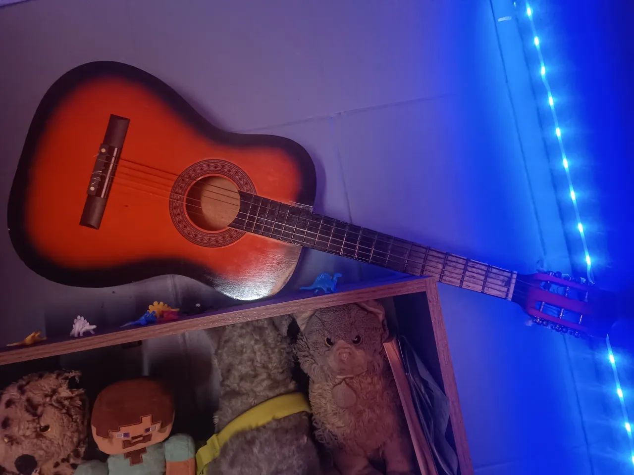 Violão e já vai com cordas extras
