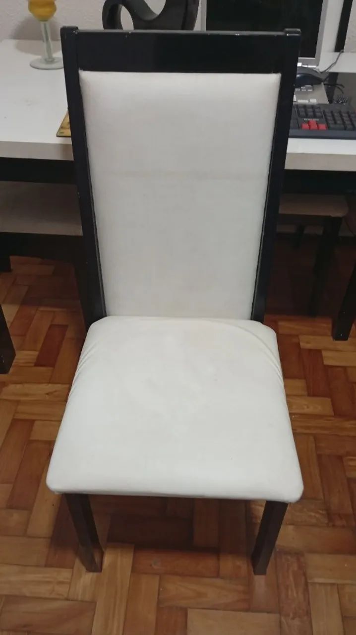 As 2 Cadeiras por R$ 150,00 reais para mesa de Jantar!! 