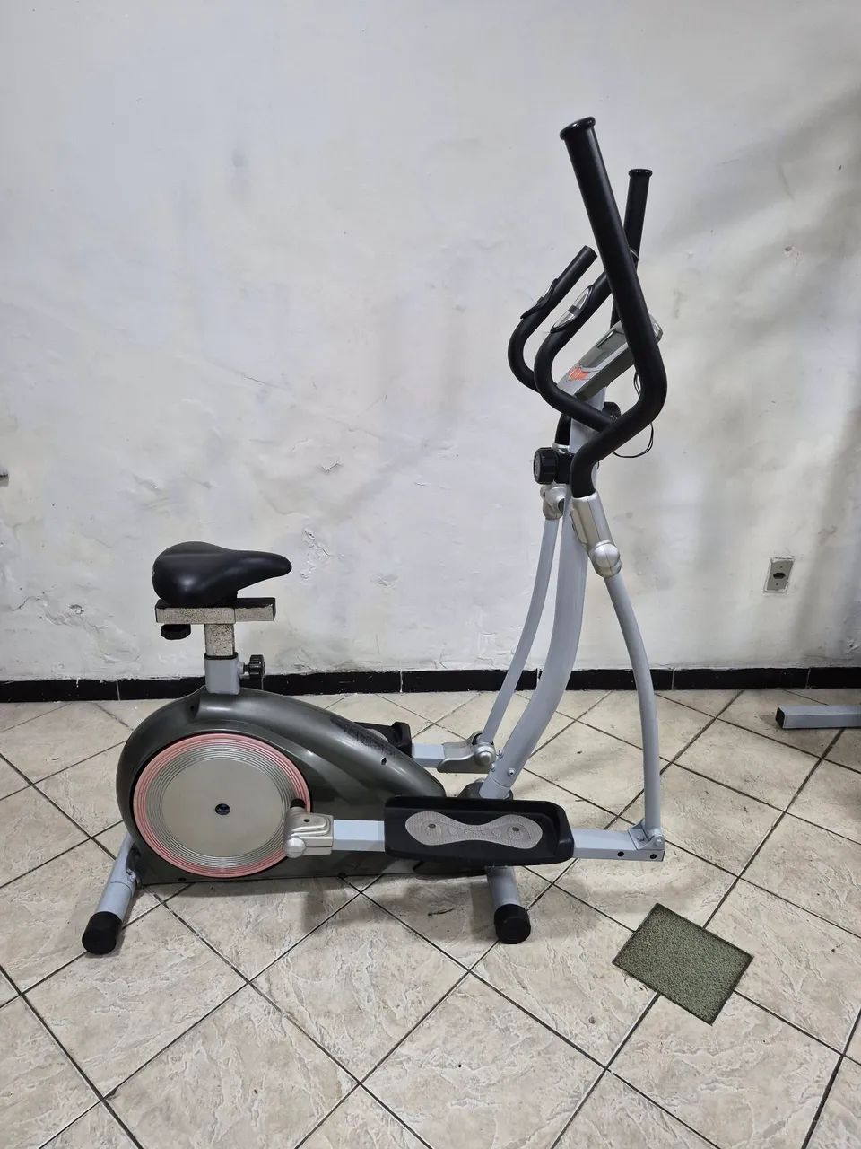 Aparelho 2 em 1 ( Elíptico e bicicleta ergométrica  ) - Foto 4